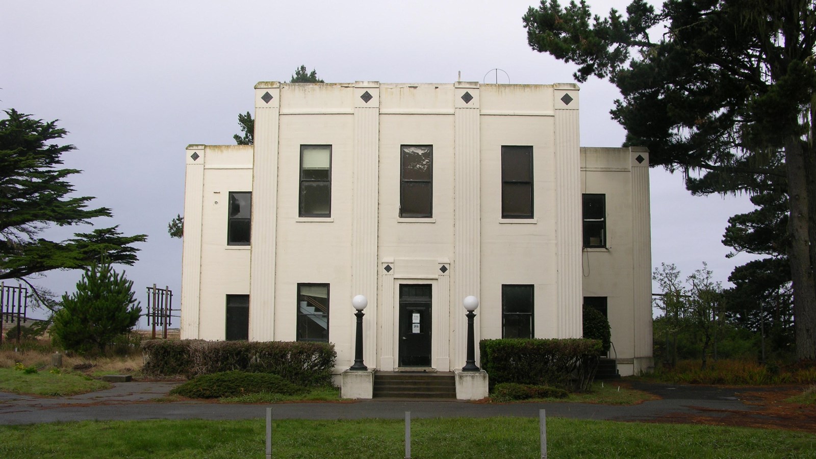 exterior of KPH radio station