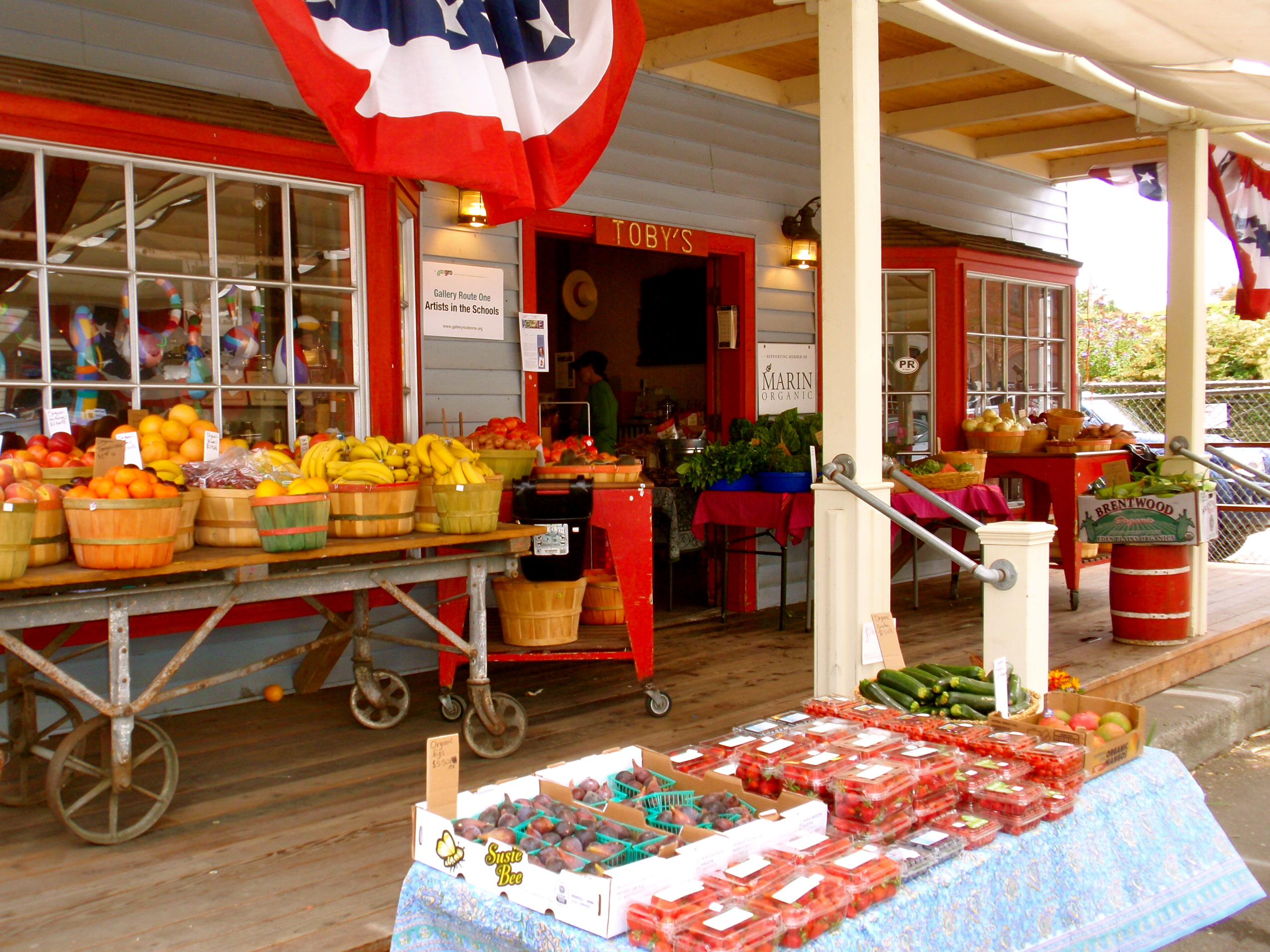 farmer's market set up outside Toby's Feed Barn